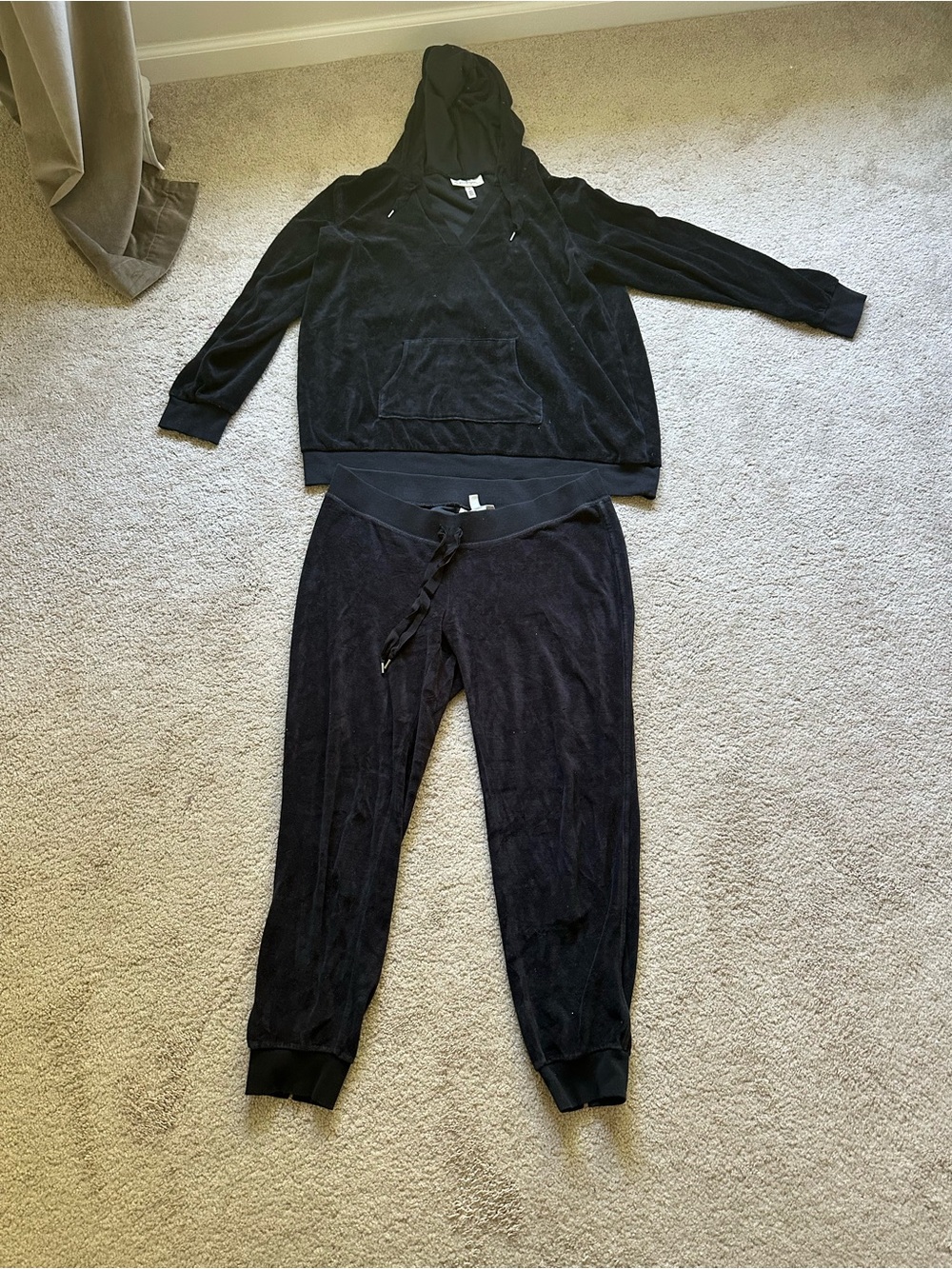 Jessica Simpson Maternity Black Velour Hooded lounge set- size L/XL